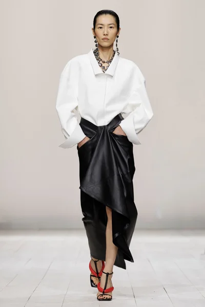 Look 28
